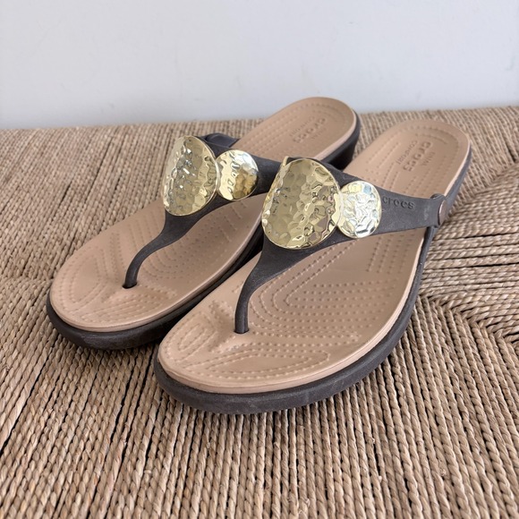 CROCS Shoes - Crocs Sanrah Hammered Circle Wedge Flip Flop Sandals Women Sz 11 Espresso Gold